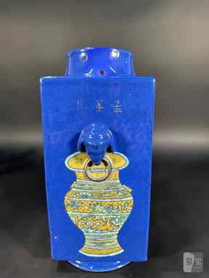 清光绪 蓝釉粉彩博古图象耳琮式瓶 - 图5